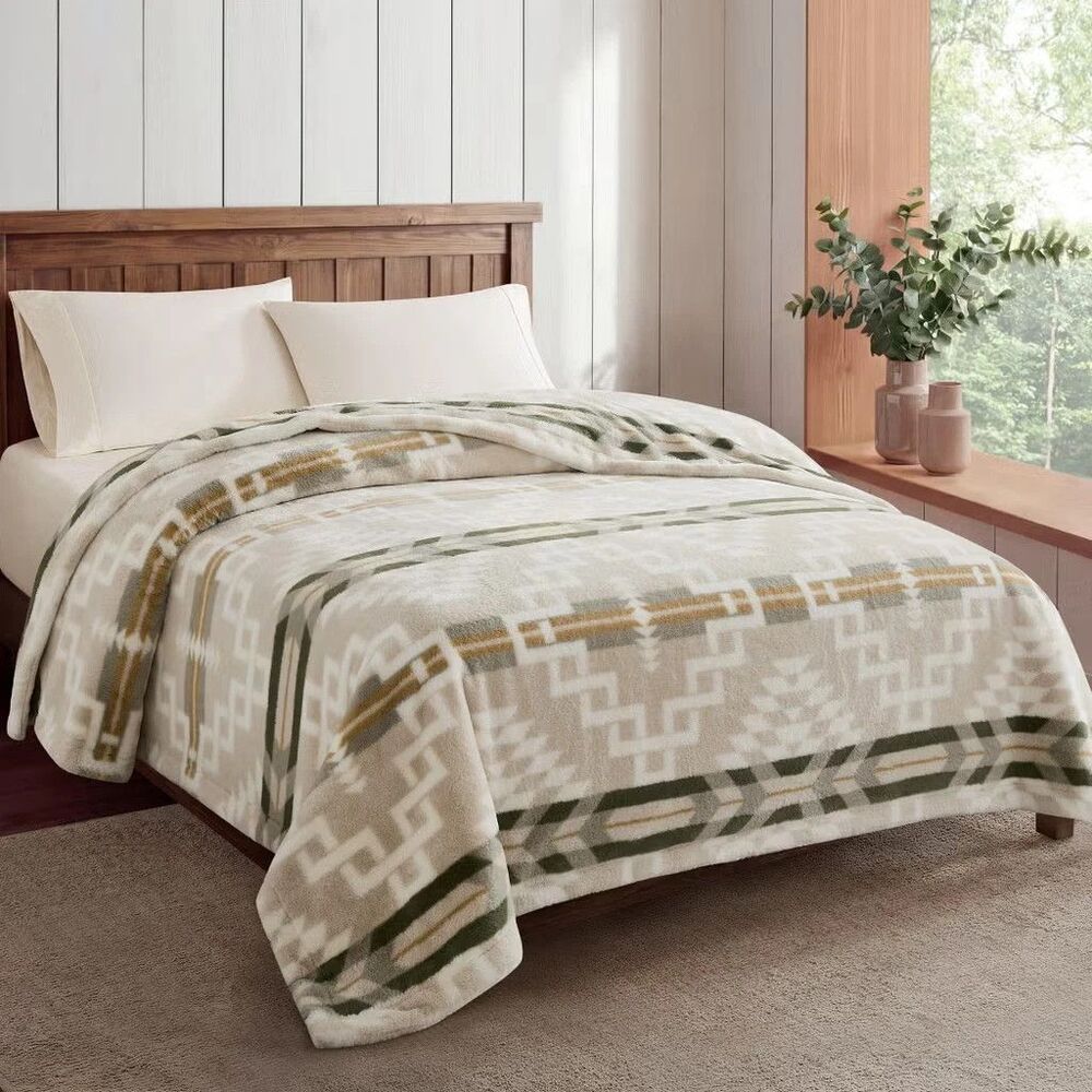 Pendleton Blanket Faux Fur Luxe QUEEN Blanket NWT